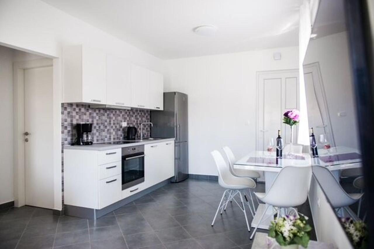 Apartments Zdeslav 로고즈니차 외부 사진