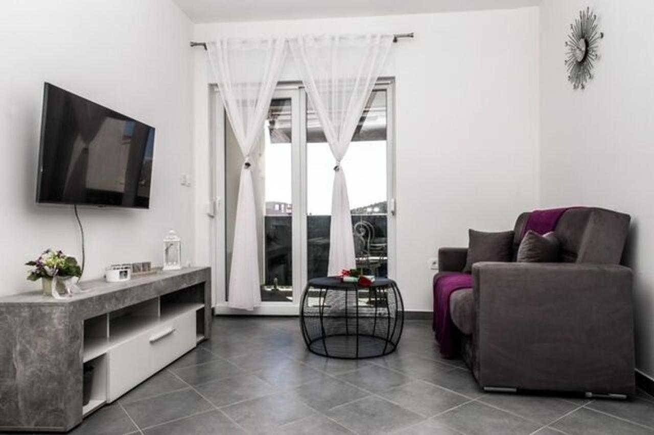 Apartments Zdeslav 로고즈니차 외부 사진